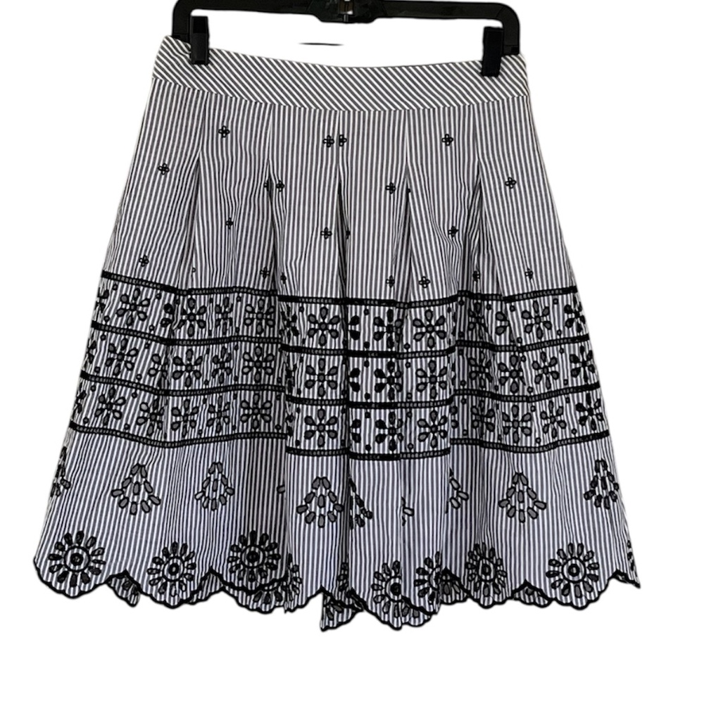 Like new!  Talbots 6P eyelet pleated stripe skirt, black and white.